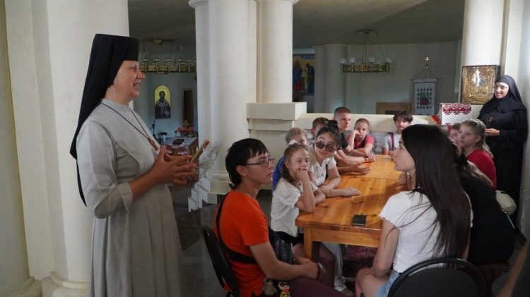 Papa agradece às crianças que rezaram pela paz