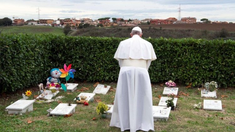 Papa celebrará missa de finados no Cemitério Laurentino de Roma