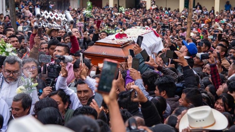 Organizações religiosas exigem justiça por padre indígena morto no México