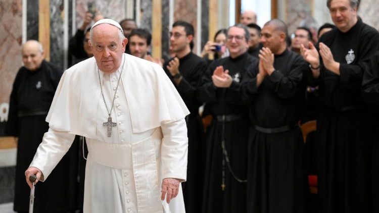 Francisco aos passionistas: através da Paixão de Jesus, dar significado à dor do irmão que sofre