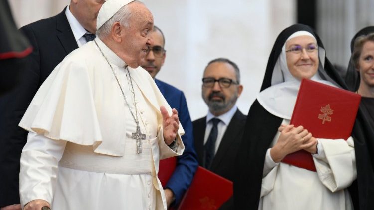 Papa: onde entra o Espírito Santo, renasce a capacidade de doar-se
