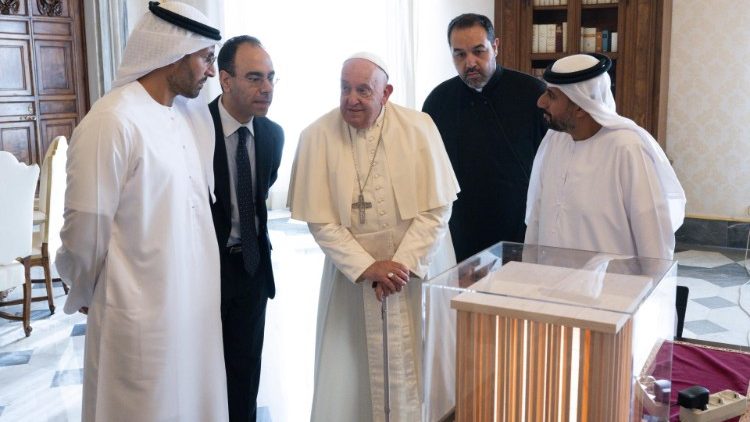 O Papa recebe em audiência uma delegação da Casa da Família Abraâmica