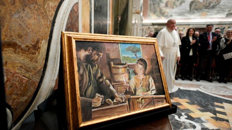 Papa: em tempos de guerra e violência, o artesanato “embeleza o mundo”