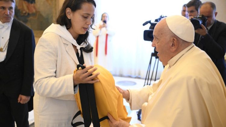 Papa: contagiar amor é compromisso de todos, vai além da religião