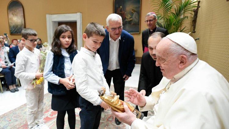 Papa: como Gabriel Rosset, não virar a cabeça e nem fechar os olhos aos pobres