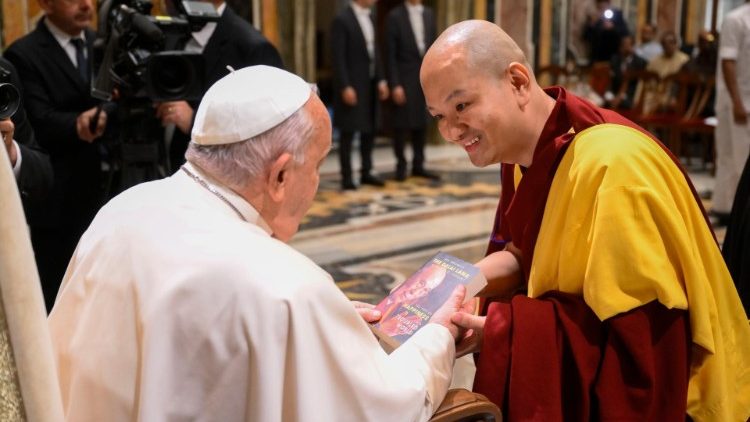 Francisco: o desrespeito aos valores religiosos leva à intolerância no mundo