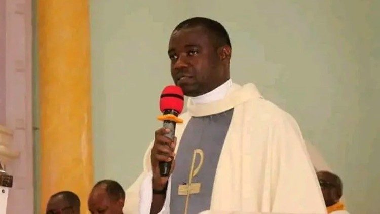 Nigéria. Libertado pe. Thomas Oyode, prisioneiro por 11 dias