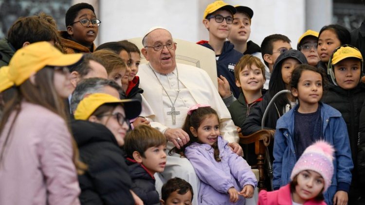 Papa: Acutis e Frassati serão santos no Jubileu. No Vaticano, evento sobre direitos das crianças