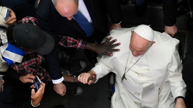 Papa convoca Igreja de Roma a oferecer imóveis a quem vive em situação de precariedade