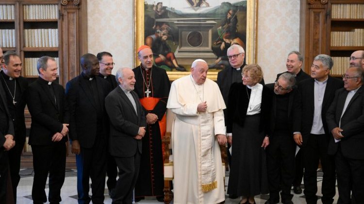 Papa: em meio à violência, o amor de Cristo é um apelo à fraternidade