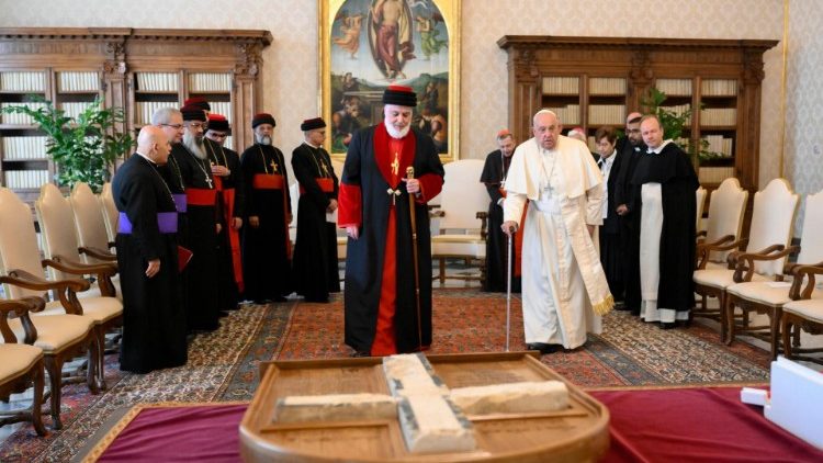 O Papa: que os cristãos do Oriente Médio sejam testemunhas nas terras martirizadas pela guerra