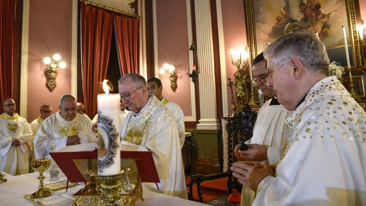 Cardeal Parolin celebra a Santa Missa no Palácio Episcopal São Joaquim