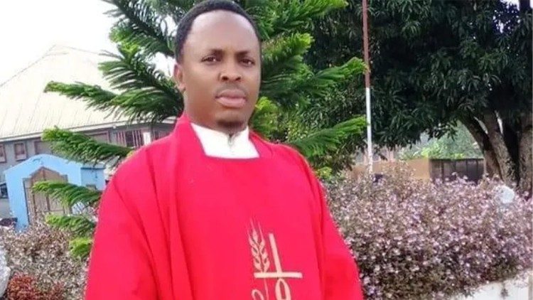 Nigéria, sacerdote sequestrado, estava voltando para sua paróquia