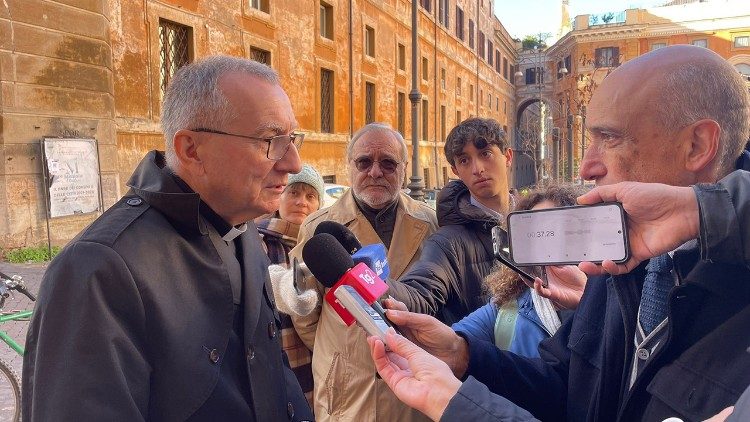 Cardeal Parolin: problemas globais precisam de diálogo