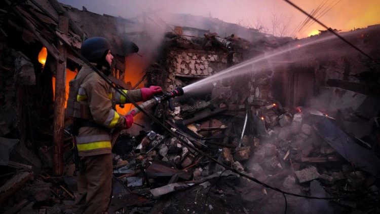 Núncio em Kiev: 1000 dias de guerra e os mortos aumentam sempre mais