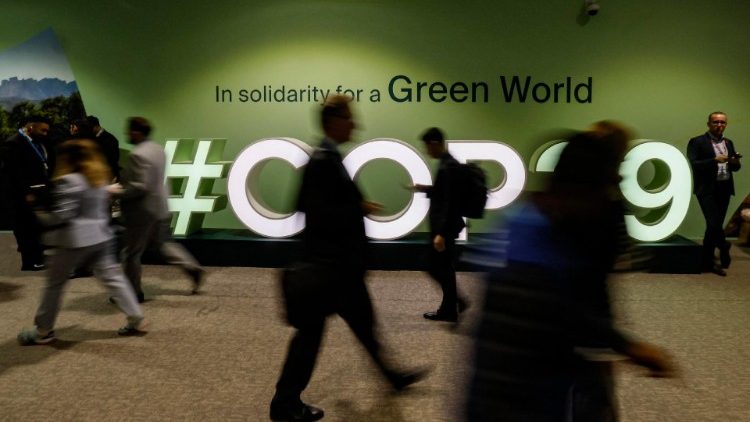 Cop29, Papa: chega de atrasos e indiferença. Cancelar a dívida dos países pobres