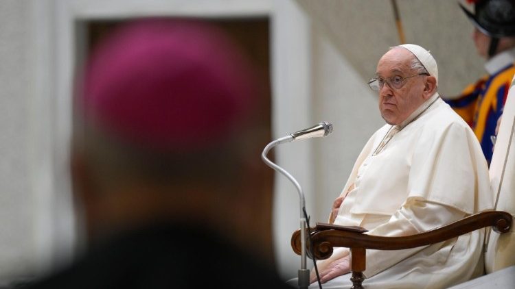 Francisco: a promoção humana precisa de economias sustentáveis
