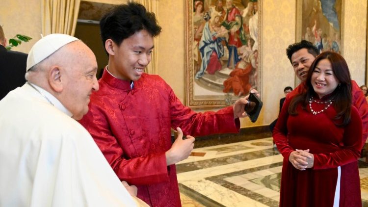 Papa exorta os fiéis vietnamitas a viverem a fé com alegria e caridade