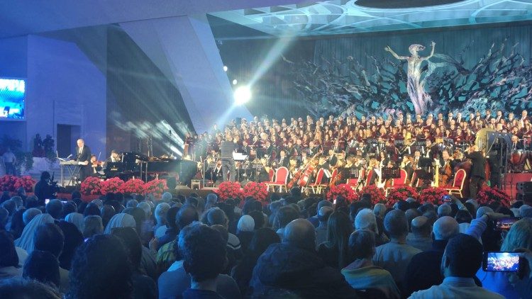 “Concerto com os Pobres”: na Sala Paulo VI, a música se transforma em esperança