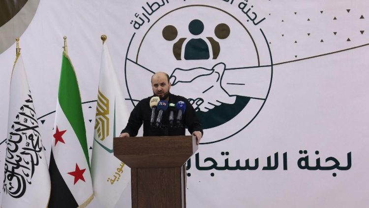 Síria: novo primeiro-ministro Bashir promete anistia. Israel ocupa Golã