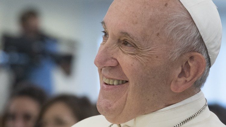O Papa: a fé não é o ópio dos povos, mas encontro e serviço
