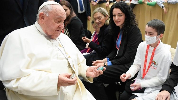 Papa Francisco: “Doar é antídoto para a cultura do descarte”