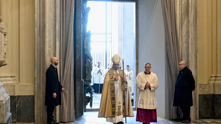 Aberta Porta Santa em S. João de Latrão, Reina: ser para cada irmão sinal de esperança