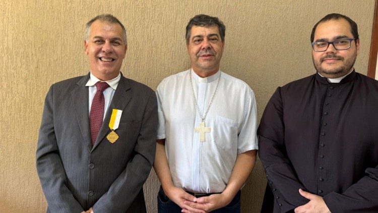 Jornalista Dauro Machado recebe Medalha Pro Ecclesia et Pontifice