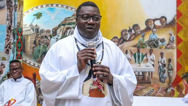 Beira – Padre Timothée : 20 anos de sacerdócio