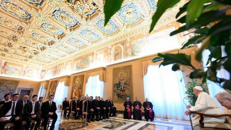 O Papa a seminaristas: caminhemos juntos como peregrinos da esperança