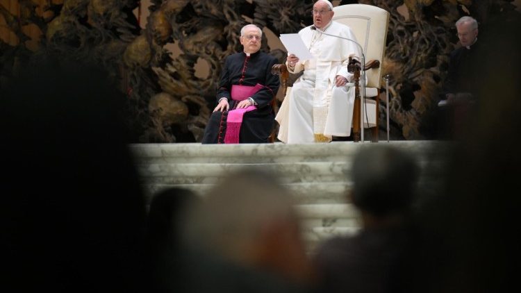 O Papa: a Síria vive um momento delicado de sua história, espero uma solução política
