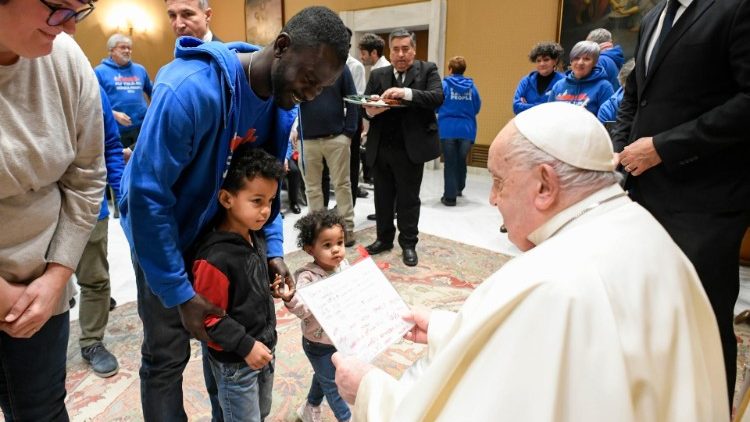 Papa: acolher os migrantes está em sintonia com o Evangelho