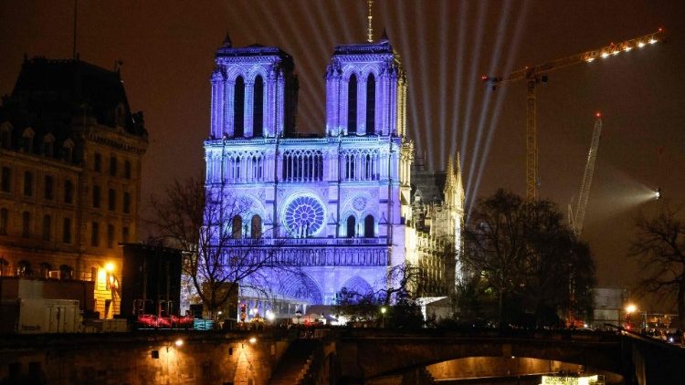Notre-Dame de Paris, onde as pedras falam da beleza da fé