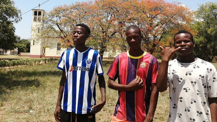 Beira-Inhazónia-Beira – P. Tony Neves, em Moçambique