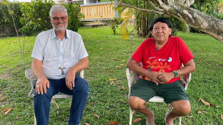 Encontro entre Davi Kopenawa e dom Evaristo Spengler