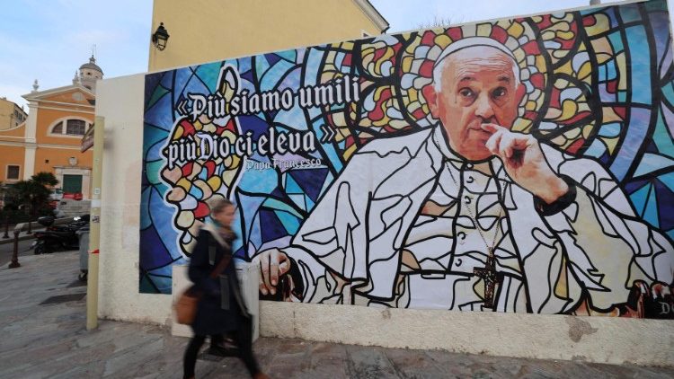 Papa, peregrino na Córsega, entre piedade popular e desafios do Mediterrâneo