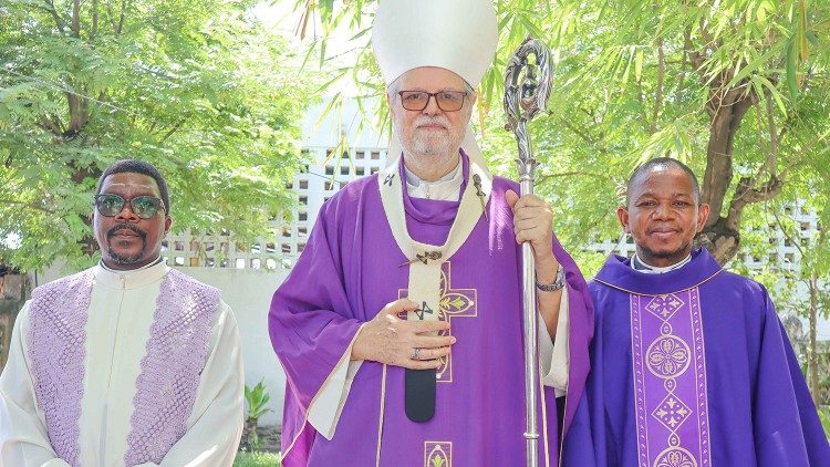 Padre Abílio Januário empossado como pároco da Munhava