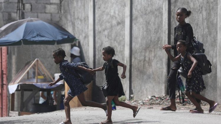 Haiti, Salve as Crianças: Crianças presas na violência, não vamos nos esquecer delas