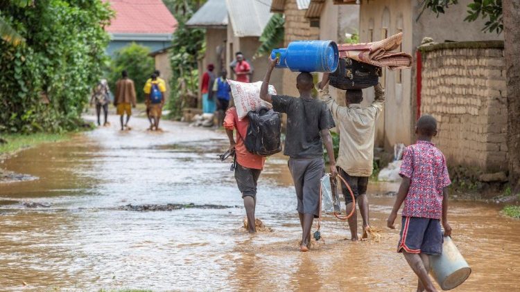 O Papa: somos responsáveis diante da fome física e da dignidade humana