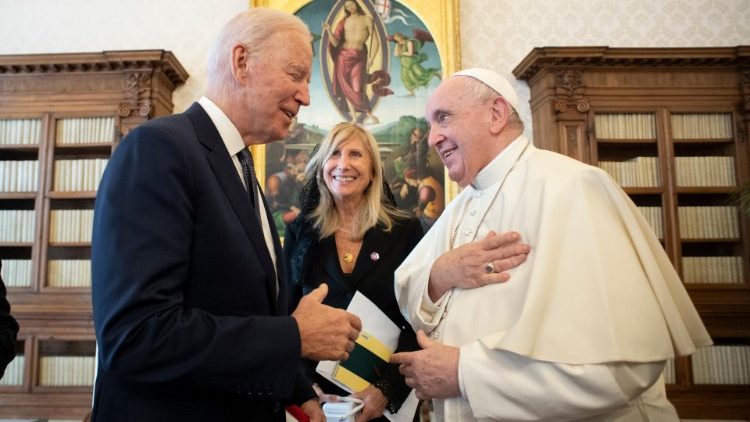 Ligação telefônica entre o Papa e Joe Biden 