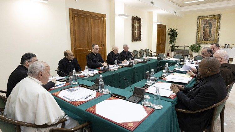 C9: Papa reflete com os cardeais sobre o papel da mulher e dos núncios e crises globais
