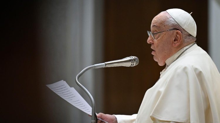 Papa: as famílias feridas precisam ser acompanhadas