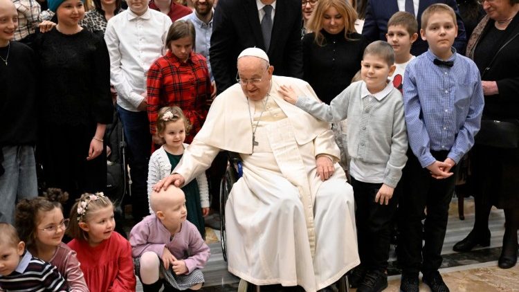 O Papa: rezem pelas crianças que não têm a possibilidade de receber tratamento