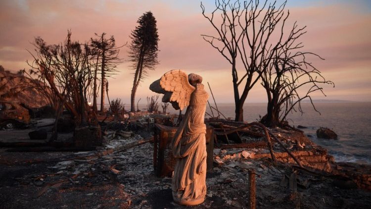 Papa reza pelas vítimas dos incêndios em Los Angeles