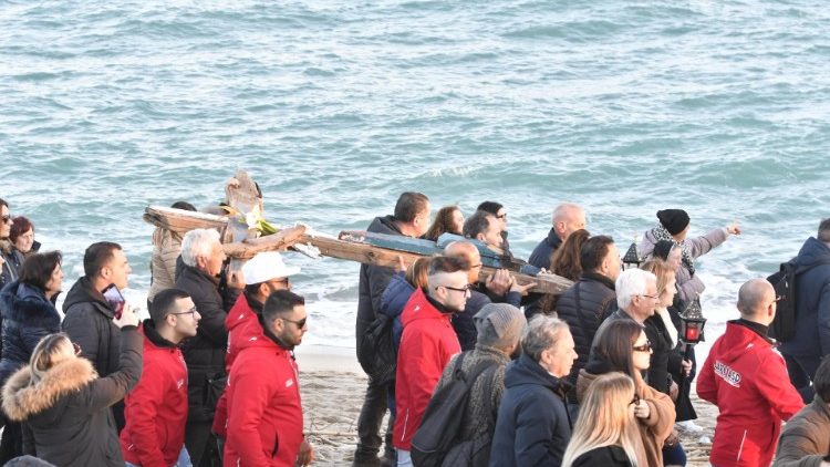 Naufrágio na costa da Tunísia, 27 mortos