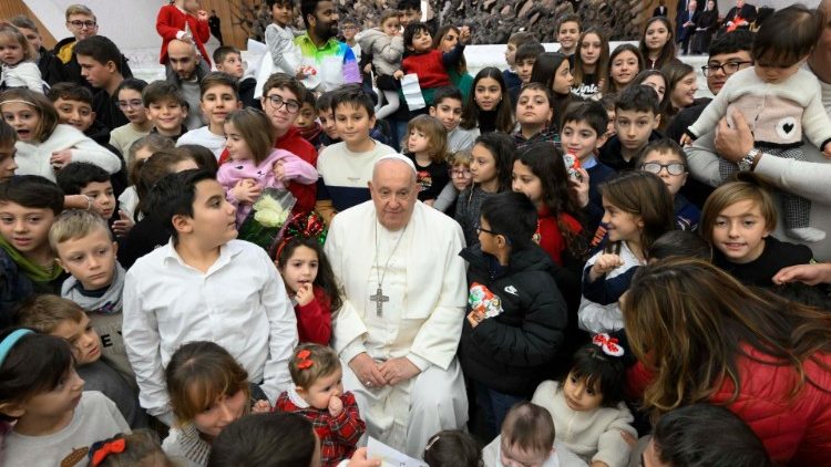 Vaticano: o apoio de Francisco com benefício mensal às famílias numerosas