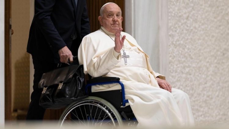 Papa: aprendamos com Maria a confiar e acolher a Palavra de Deus