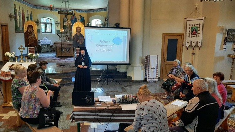 A história de uma religiosa ucraniana ferida por bombas: ajudo as pessoas a não fecharem o coração
