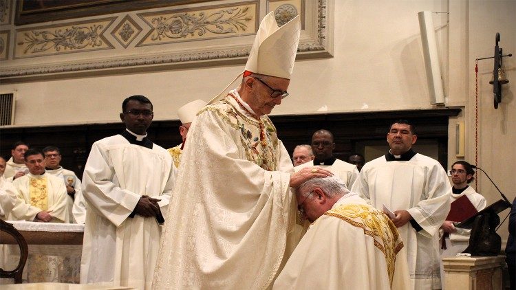 Cardeal Baggio é ordenado bispo: orai para que possa ser um servo a serviço de Deus