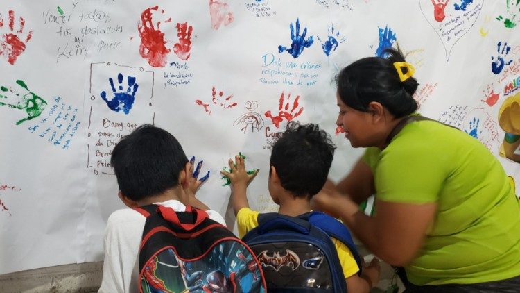 “Niña Carolina”, a creche das Irmãs Franciscanas que cuida das crianças de El Salvador